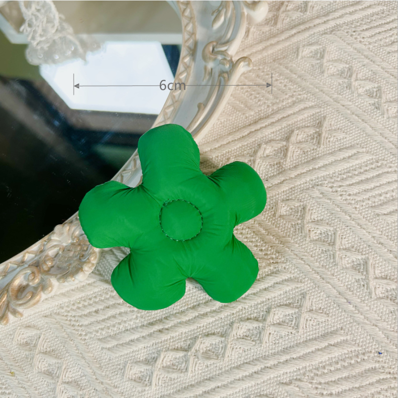 Textil kiegészítők: ötpetálos virág textilből, pamut töltettel — DIY brooch gyerekruhákhoz, származás: Jinhua, 2023 tavasz