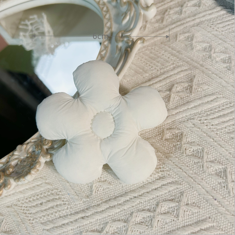 Textil kiegészítők: ötpetálos virág textilből, pamut töltettel — DIY brooch gyerekruhákhoz, származás: Jinhua, 2023 tavasz