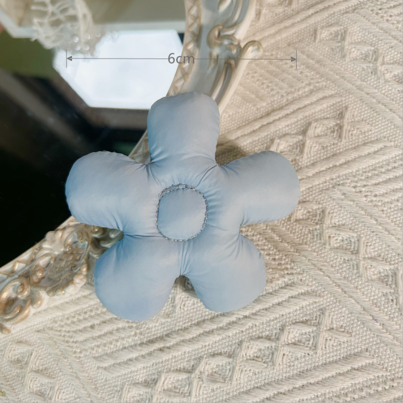 Textil kiegészítők: ötpetálos virág textilből, pamut töltettel — DIY brooch gyerekruhákhoz, származás: Jinhua, 2023 tavasz