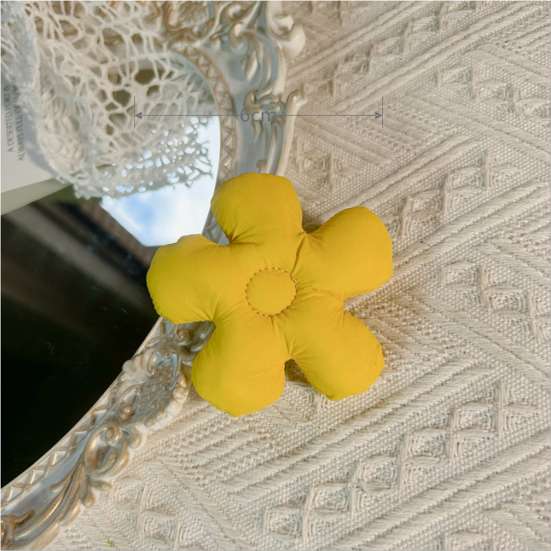 Textil kiegészítők: ötpetálos virág textilből, pamut töltettel — DIY brooch gyerekruhákhoz, származás: Jinhua, 2023 tavasz