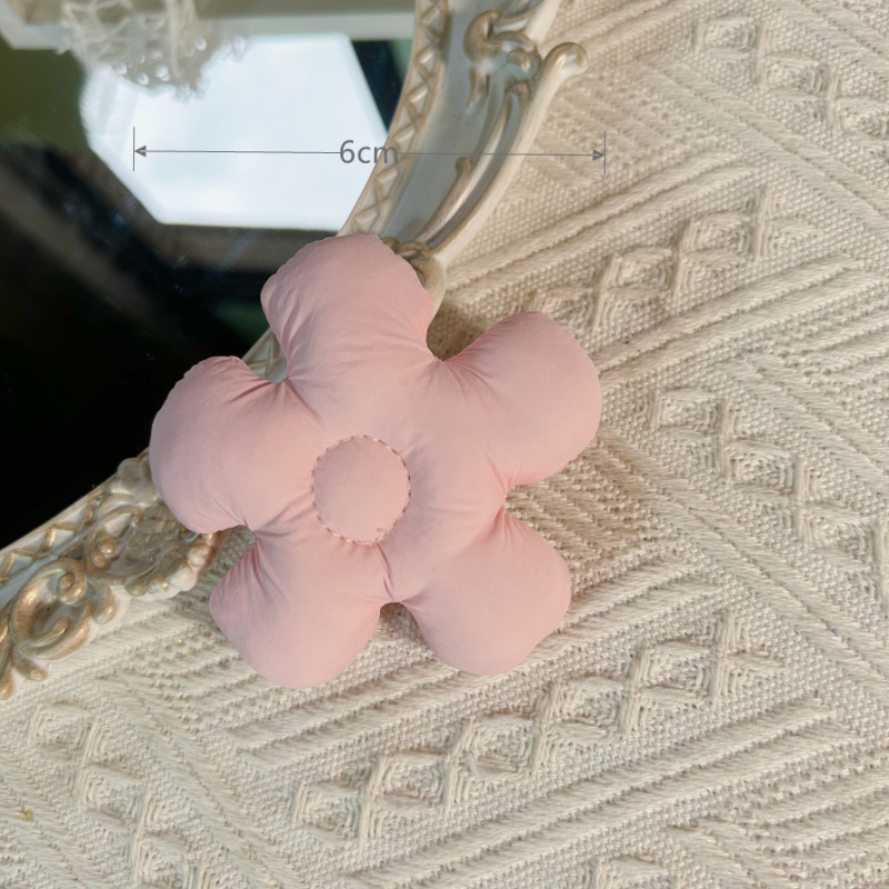 Textil kiegészítők: ötpetálos virág textilből, pamut töltettel — DIY brooch gyerekruhákhoz, származás: Jinhua, 2023 tavasz