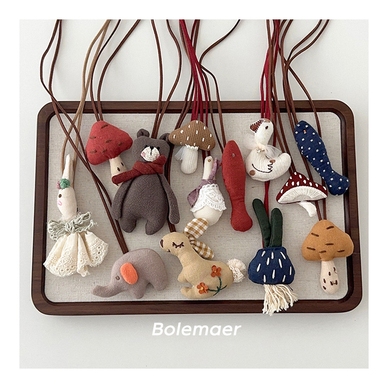 Vaikų audinių kaklo papuošalas (Medžiaga: audinys; Stilius: vaikas; Pakuotė: atskirai supakuota; Sezonas: Žiema 2024; Tipas: kaklo papuošalas)