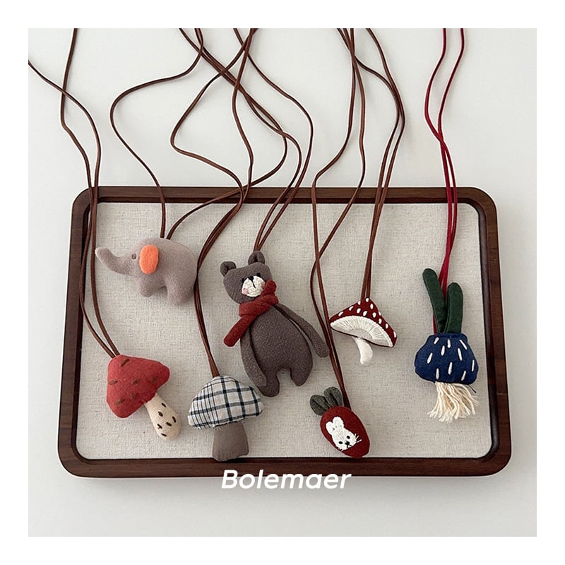 Vaikų audinių kaklo papuošalas (Medžiaga: audinys; Stilius: vaikas; Pakuotė: atskirai supakuota; Sezonas: Žiema 2024; Tipas: kaklo papuošalas)