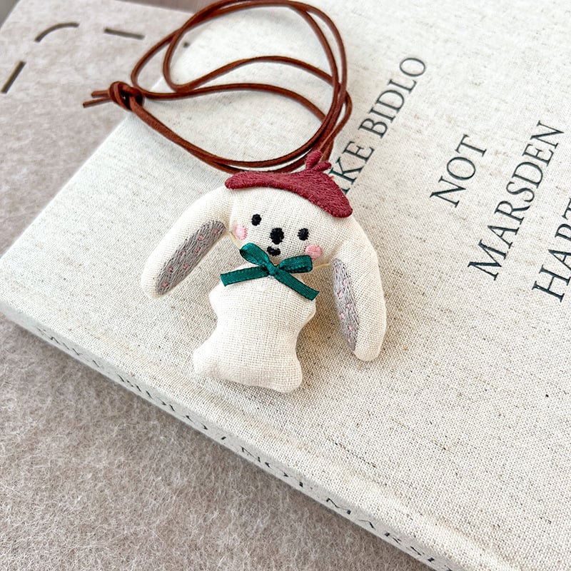 Vaikų karoliai su 3D kiškiuko karikatūra ir mažuoju obuolio pakabuku, audinio pakabukas, išplėstinis grandinės ilgis 11 cm+, amžiaus grupė 3–10 metų