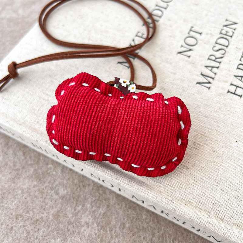 Vaikų karoliai su 3D kiškiuko karikatūra ir mažuoju obuolio pakabuku, audinio pakabukas, išplėstinis grandinės ilgis 11 cm+, amžiaus grupė 3–10 metų