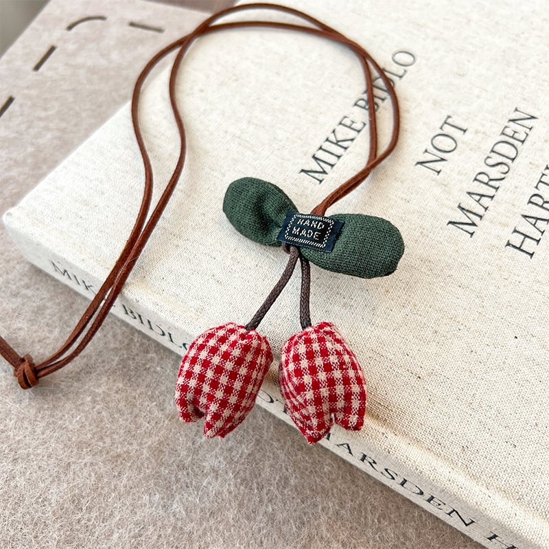 Vaikų karoliai su 3D kiškiuko karikatūra ir mažuoju obuolio pakabuku, audinio pakabukas, išplėstinis grandinės ilgis 11 cm+, amžiaus grupė 3–10 metų