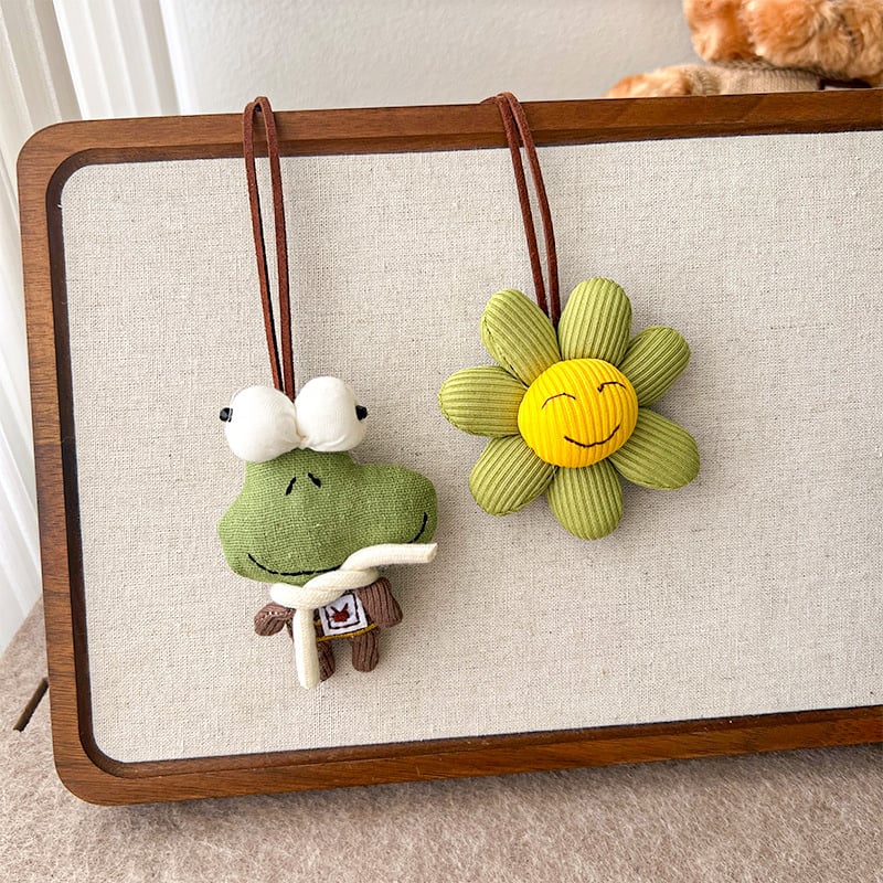 Vaikų karoliai su 3D kiškiuko karikatūra ir mažuoju obuolio pakabuku, audinio pakabukas, išplėstinis grandinės ilgis 11 cm+, amžiaus grupė 3–10 metų