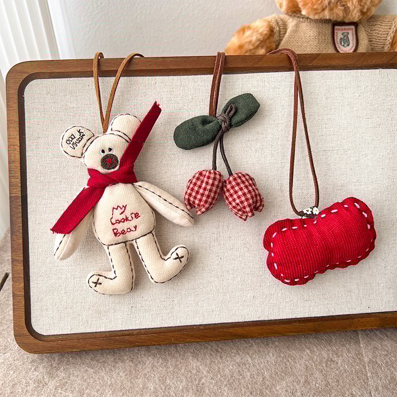 Vaikų karoliai su 3D kiškiuko karikatūra ir mažuoju obuolio pakabuku, audinio pakabukas, išplėstinis grandinės ilgis 11 cm+, amžiaus grupė 3–10 metų