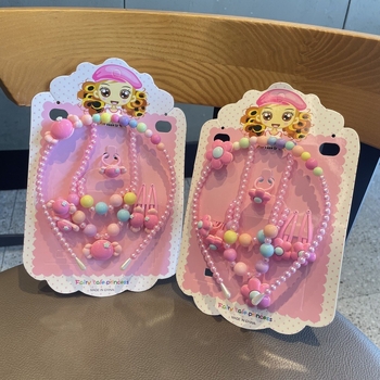 Vaikų animacinių filmų papuošalų rinkinys: vėrinys, apyrankė, žiedas ir plaukų segtukas; gyvūnų/zodiako formos; plastikinis pakabukas; kamuoliukų grandinė; apimtis 21–50 cm