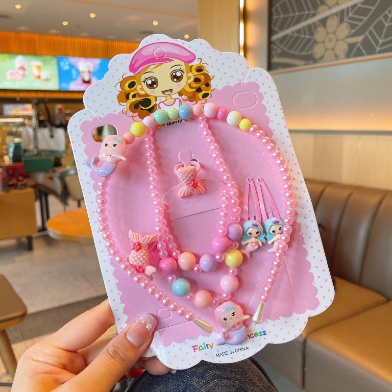 Vaikų animacinių filmų papuošalų rinkinys: vėrinys, apyrankė, žiedas ir plaukų segtukas; gyvūnų/zodiako formos; plastikinis pakabukas; kamuoliukų grandinė; apimtis 21–50 cm