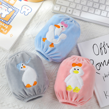 Vaikų rankovių apsauga, karikatūrinis modelis, siuvinėti, krištolo veliūras, antišvarumas, rudens–žiemos (Medžiaga: krištolo velvetas; Modelis: karikatūra; Apdorojimo būdas: siuvinėjimas; Funkcija: antišvarumas; Sezona: ruduo–žiema)