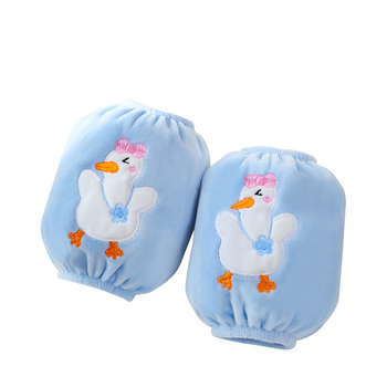 Vaikų rankovių apsauga, karikatūrinis modelis, siuvinėti, krištolo veliūras, antišvarumas, rudens–žiemos (Medžiaga: krištolo velvetas; Modelis: karikatūra; Apdorojimo būdas: siuvinėjimas; Funkcija: antišvarumas; Sezona: ruduo–žiema)