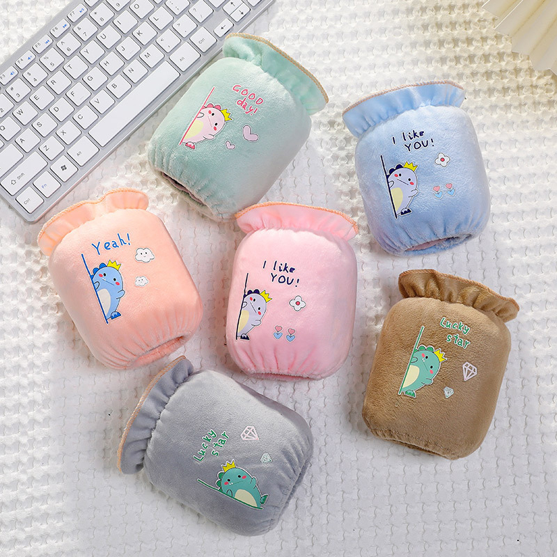 Vaikų rankovių apsauga, karikatūrinis modelis, siuvinėti, krištolo veliūras, antišvarumas, rudens–žiemos (Medžiaga: krištolo velvetas; Modelis: karikatūra; Apdorojimo būdas: siuvinėjimas; Funkcija: antišvarumas; Sezona: ruduo–žiema)