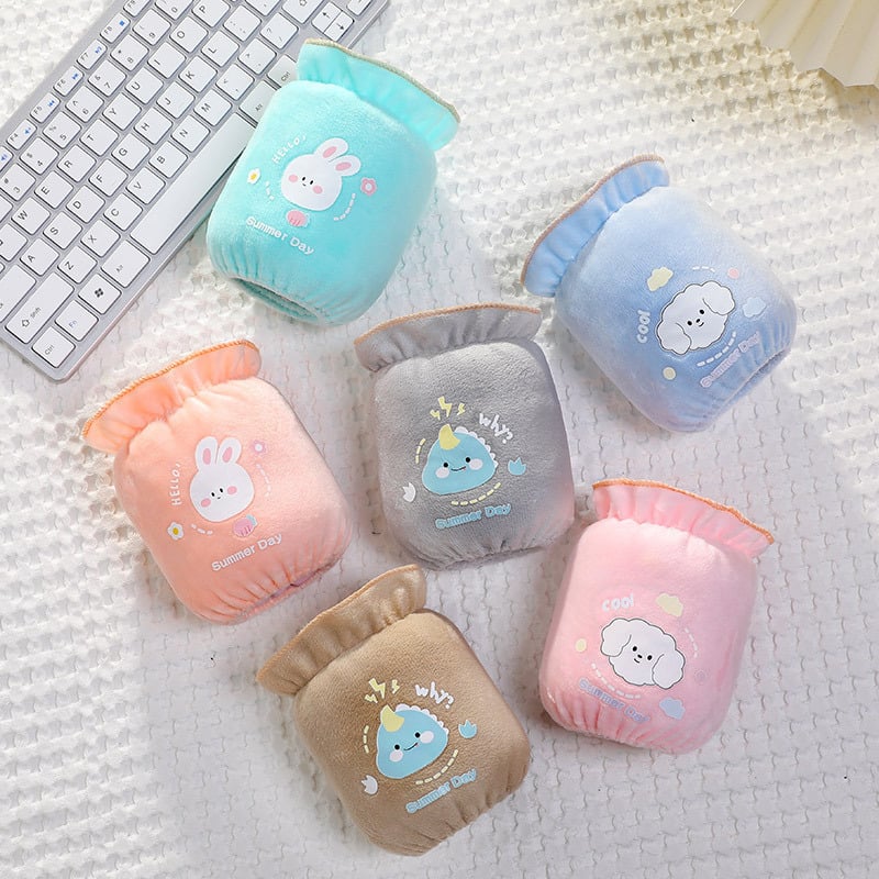 Vaikų rankovių apsauga, karikatūrinis modelis, siuvinėti, krištolo veliūras, antišvarumas, rudens–žiemos (Medžiaga: krištolo velvetas; Modelis: karikatūra; Apdorojimo būdas: siuvinėjimas; Funkcija: antišvarumas; Sezona: ruduo–žiema)