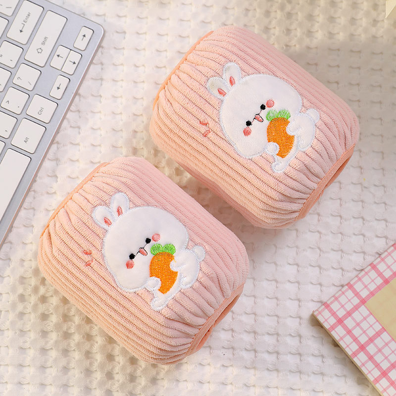 Vaikų rankovių apsauga, karikatūrinis modelis, siuvinėti, krištolo veliūras, antišvarumas, rudens–žiemos (Medžiaga: krištolo velvetas; Modelis: karikatūra; Apdorojimo būdas: siuvinėjimas; Funkcija: antišvarumas; Sezona: ruduo–žiema)