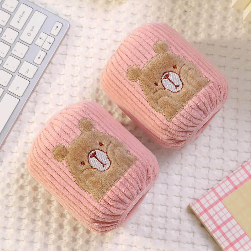 Vaikų rankovių apsauga, karikatūrinis modelis, siuvinėti, krištolo veliūras, antišvarumas, rudens–žiemos (Medžiaga: krištolo velvetas; Modelis: karikatūra; Apdorojimo būdas: siuvinėjimas; Funkcija: antišvarumas; Sezona: ruduo–žiema)