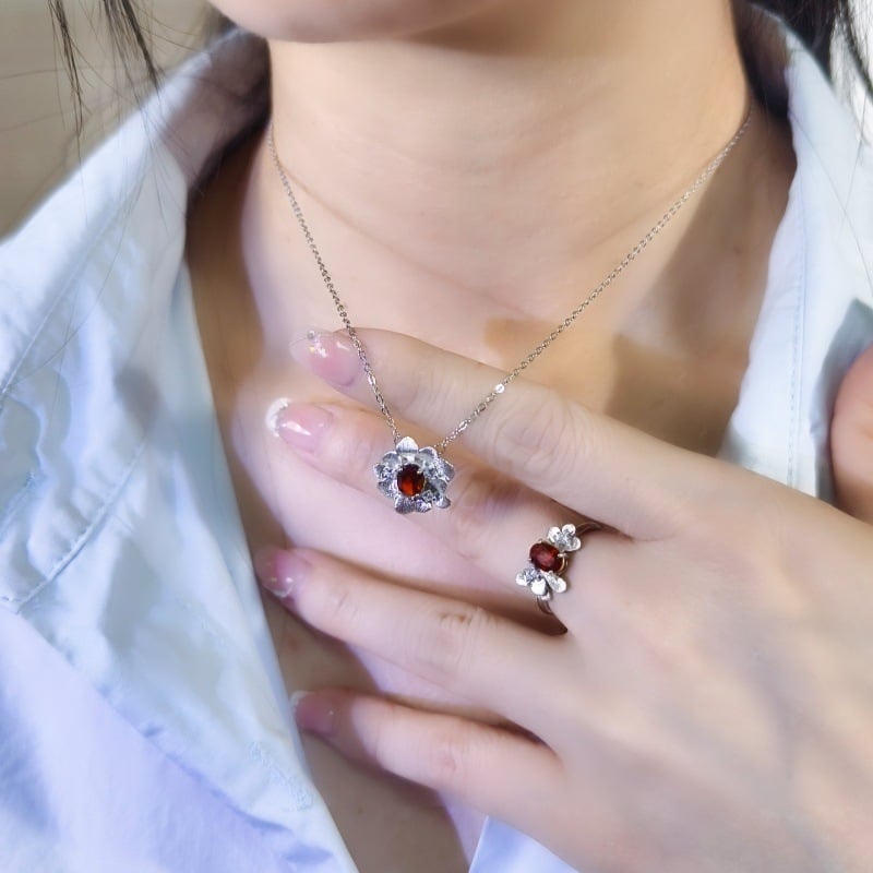 Set de bijuterii pentru femei: colier din argint 925 cu pietre naturale de cristal, formă de floare, design multistrat, lanț încrucișat, granat și topaz