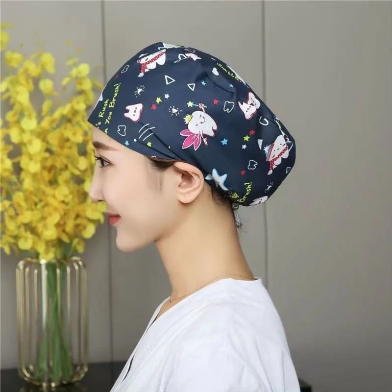 Unisex kirurška kapa od pamuka, ravni vrh, kružni dizajn, tiskano logotip, minimalistički klinički stil
