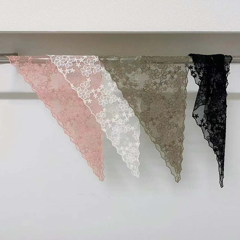 Trokutasti šal s geometrijskom čipkom i prozračnim dizajnom, warp-knit poliester materijal, tie-dye završna obrada, ljetni šal za zaštitu od sunca za žene