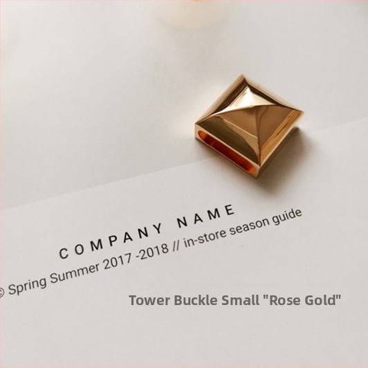 Varinė šalikų sagtis su trimis žiedais, perlų užsegimu ir kvadratine užsegimu – dvigubos paskirties aksesuaras