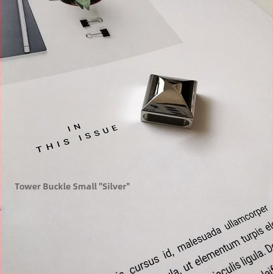 Varinė šalikų sagtis su trimis žiedais, perlų užsegimu ir kvadratine užsegimu – dvigubos paskirties aksesuaras