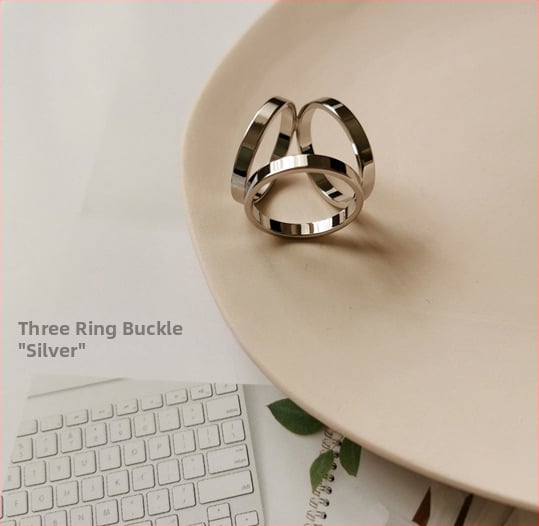 Varinė šalikų sagtis su trimis žiedais, perlų užsegimu ir kvadratine užsegimu – dvigubos paskirties aksesuaras