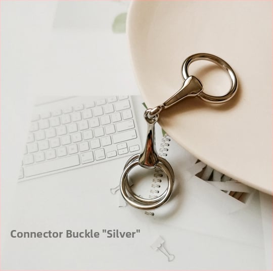 Varinė šalikų sagtis su trimis žiedais, perlų užsegimu ir kvadratine užsegimu – dvigubos paskirties aksesuaras