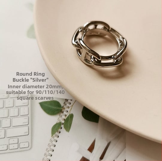 Varinė šalikų sagtis su trimis žiedais, perlų užsegimu ir kvadratine užsegimu – dvigubos paskirties aksesuaras