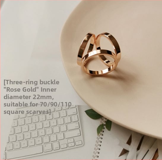 Varinė šalikų sagtis su trimis žiedais, perlų užsegimu ir kvadratine užsegimu – dvigubos paskirties aksesuaras