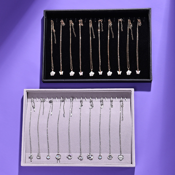 Flanelből készült ékszertartó, négyszögletes formájú, egylépcsős bemutató tálcával, elegáns stílus