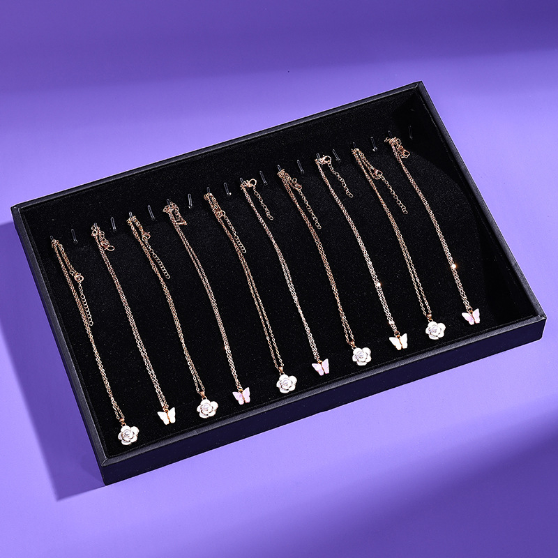 Flanelből készült ékszertartó, négyszögletes formájú, egylépcsős bemutató tálcával, elegáns stílus