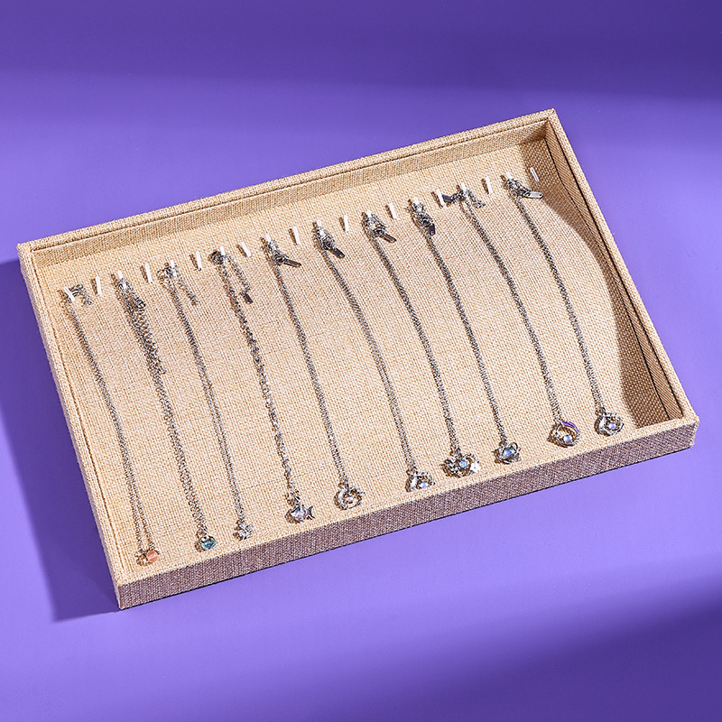 Flanelből készült ékszertartó, négyszögletes formájú, egylépcsős bemutató tálcával, elegáns stílus