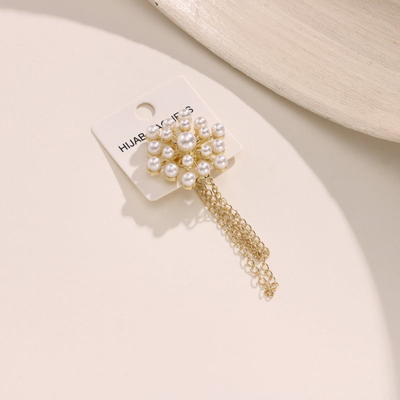 Priedų komplektas: grandinė su magnetine spyna, šilkinis šalikas su gėlių motyvu, paprastas moteriškas stilius, deimantų įtvirtinimas, elektroplatinavimas