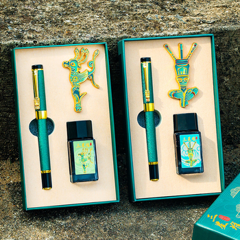 Fém kitűző – modern művészeti stílus, ajándék születésnapra, diplomaosztóra és bulira, barátoknak és osztálytársaknak