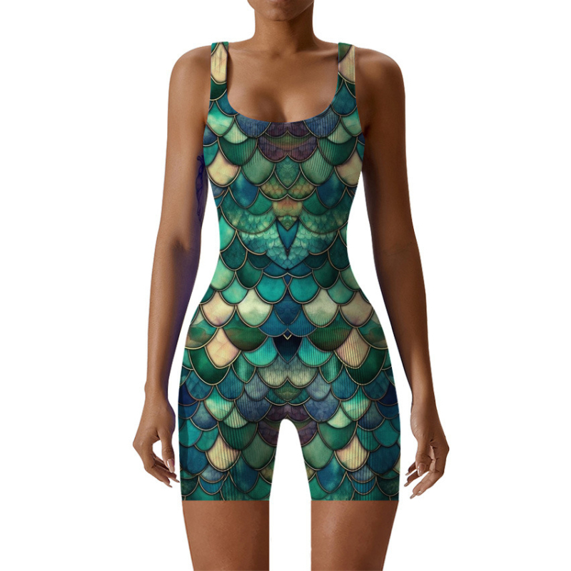 Kombinezonas su 3D skaitmeniniu spaudinimu žuvų žvynų raštu, be rankovių, elastinė juosmens dalis, trijų ketvirtinių ilgio kelnės, poliesterio audinys.