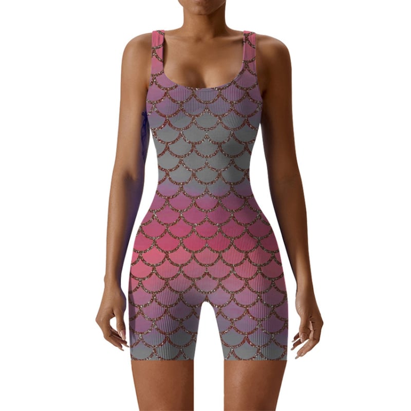 Kombinezonas su 3D skaitmeniniu spaudinimu žuvų žvynų raštu, be rankovių, elastinė juosmens dalis, trijų ketvirtinių ilgio kelnės, poliesterio audinys.