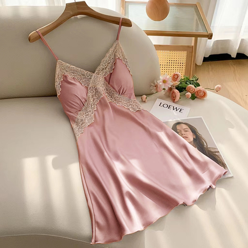 Seksi dvodijelni set: top bez rukava i kratke hlače od Ice Silk s umetkom za prsa