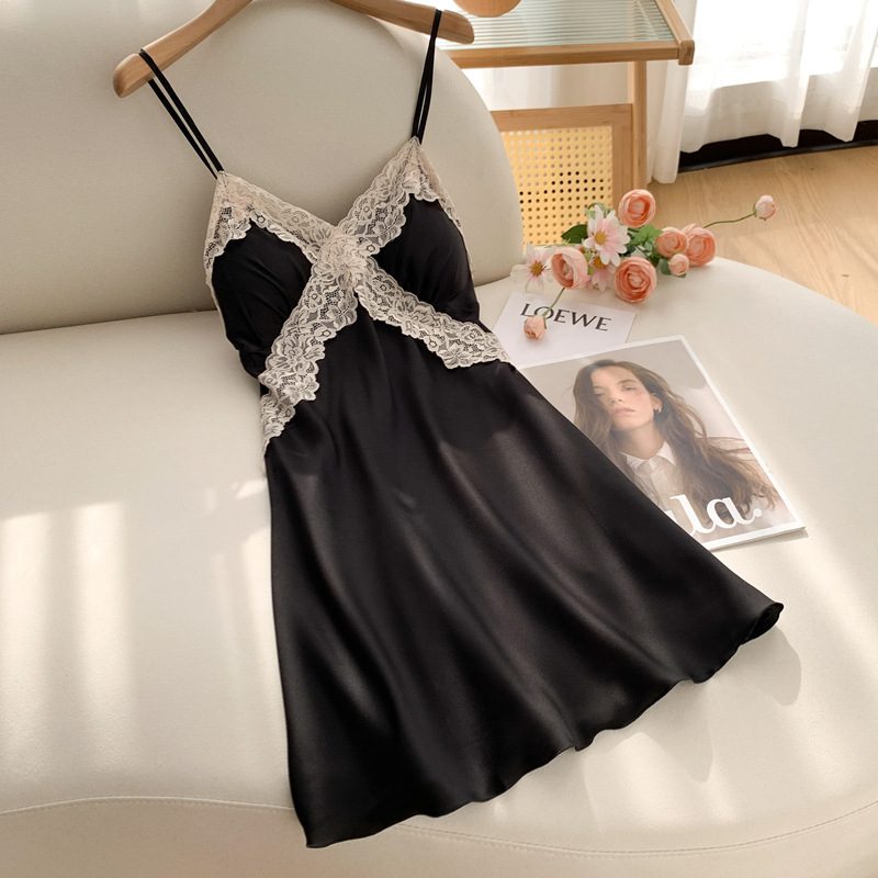 Seksi dvodijelni set: top bez rukava i kratke hlače od Ice Silk s umetkom za prsa