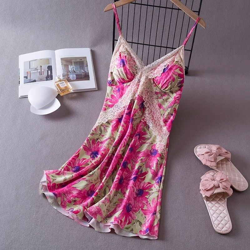 Seksi dvodijelni set: top bez rukava i kratke hlače od Ice Silk s umetkom za prsa