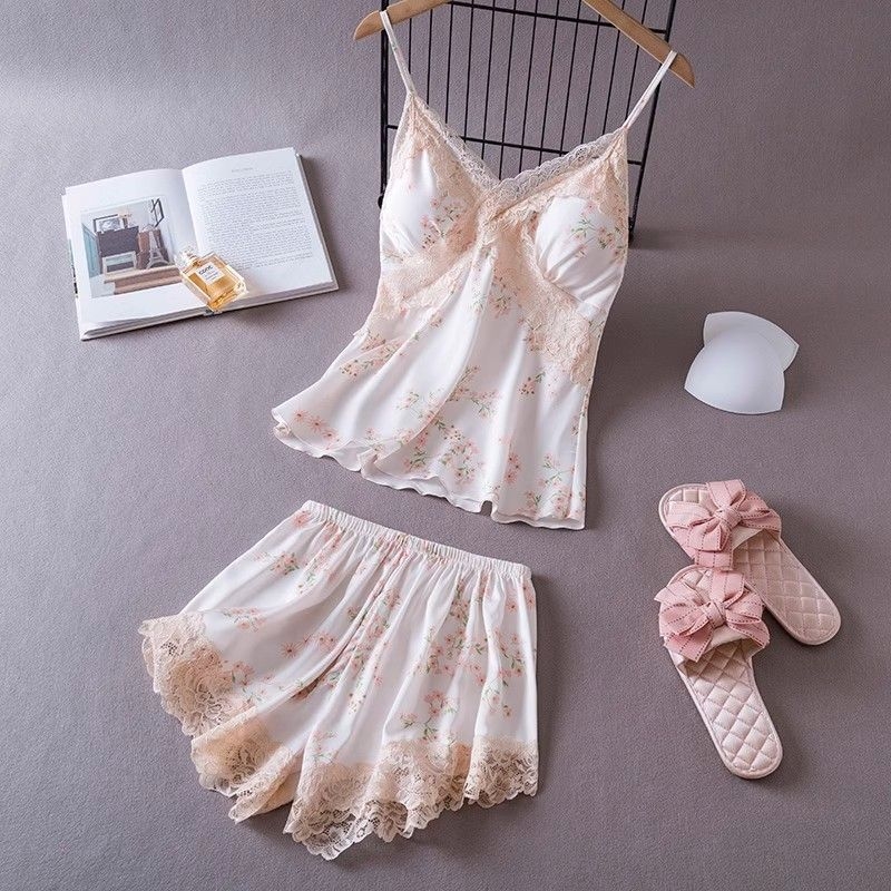 Seksi dvodijelni set: top bez rukava i kratke hlače od Ice Silk s umetkom za prsa