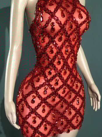 Korta vakarinė suknelė be rankovių su tinklinio audinio, aukštu kaklu ir spindinčiais kristalais (Audinys: Spandex; Lankstumas: >95%; Sezona: 2024 m. pavasaris)