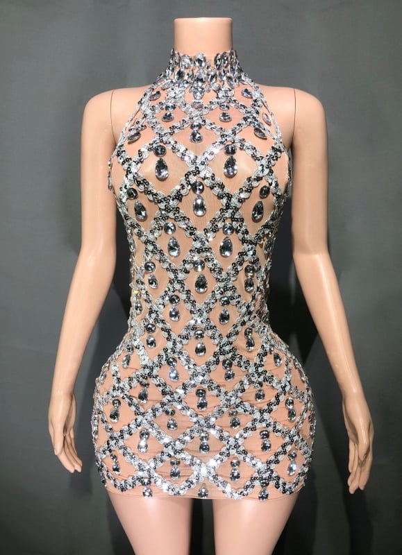 Korta vakarinė suknelė be rankovių su tinklinio audinio, aukštu kaklu ir spindinčiais kristalais (Audinys: Spandex; Lankstumas: >95%; Sezona: 2024 m. pavasaris)