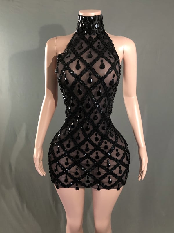 Korta vakarinė suknelė be rankovių su tinklinio audinio, aukštu kaklu ir spindinčiais kristalais (Audinys: Spandex; Lankstumas: >95%; Sezona: 2024 m. pavasaris)