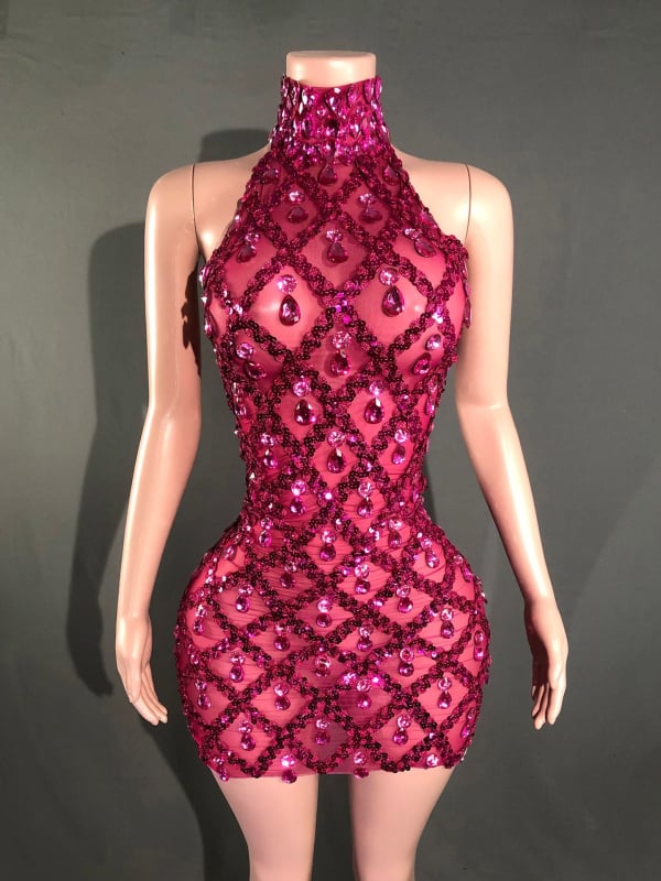 Korta vakarinė suknelė be rankovių su tinklinio audinio, aukštu kaklu ir spindinčiais kristalais (Audinys: Spandex; Lankstumas: >95%; Sezona: 2024 m. pavasaris)