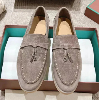 Moteriški loaferiai iš avių odos, vidinė įdėkla iš avies vilnos, gumos padas, apvali nosis, žemas kulnas 1–3 cm