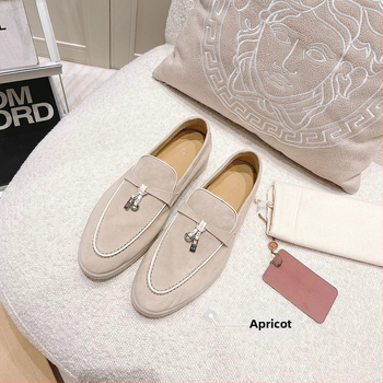 Moteriški loaferiai iš avių odos, vidinė įdėkla iš avies vilnos, gumos padas, apvali nosis, žemas kulnas 1–3 cm