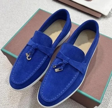 Moteriški loaferiai iš avių odos, vidinė įdėkla iš avies vilnos, gumos padas, apvali nosis, žemas kulnas 1–3 cm