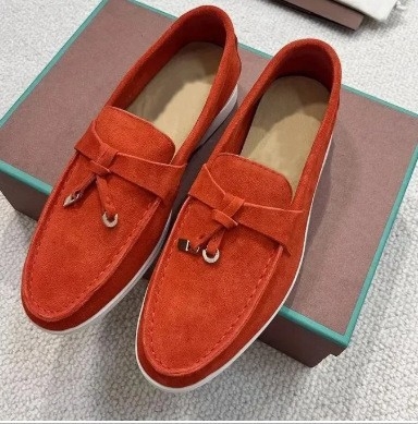 Moteriški loaferiai iš avių odos, vidinė įdėkla iš avies vilnos, gumos padas, apvali nosis, žemas kulnas 1–3 cm