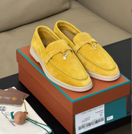 Moteriški loaferiai iš avių odos, vidinė įdėkla iš avies vilnos, gumos padas, apvali nosis, žemas kulnas 1–3 cm