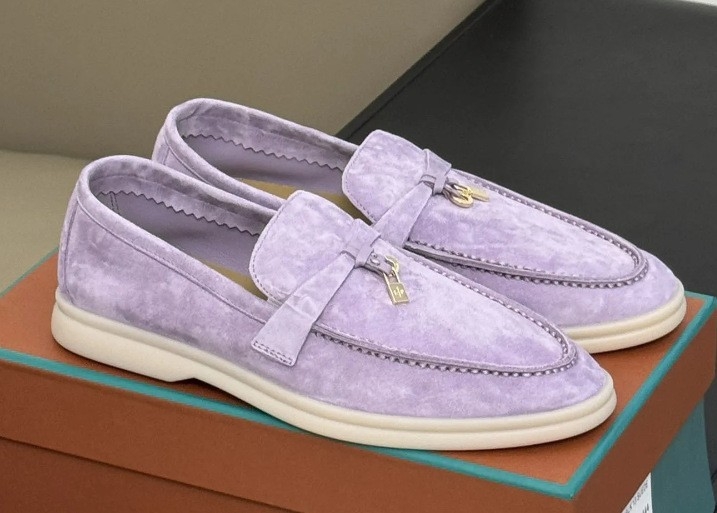 Moteriški loaferiai iš avių odos, vidinė įdėkla iš avies vilnos, gumos padas, apvali nosis, žemas kulnas 1–3 cm